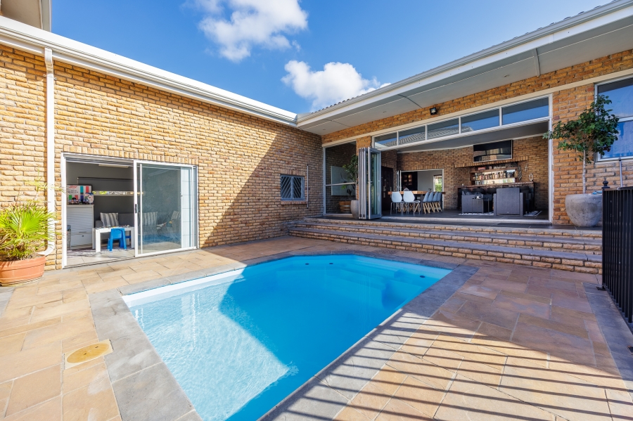 4 Bedroom Property for Sale in Vierlanden Western Cape